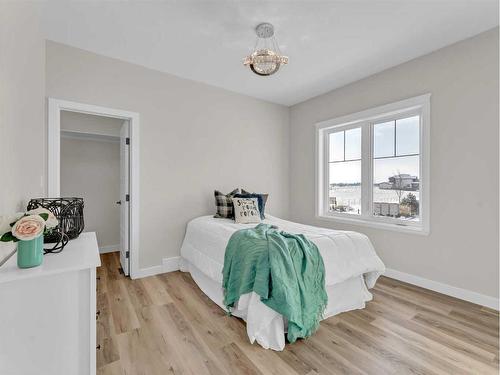 33 Dunes Way, Desert Blume, AB - Indoor Photo Showing Bedroom