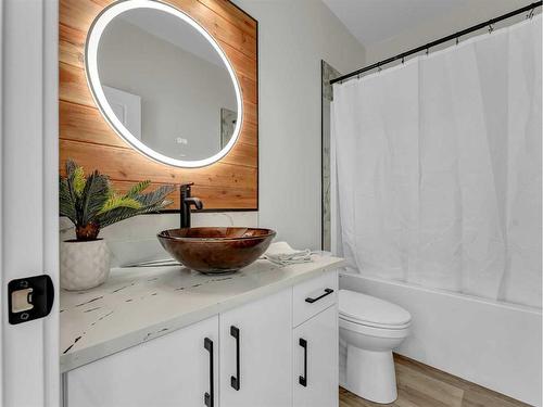 33 Dunes Way, Desert Blume, AB - Indoor Photo Showing Bathroom