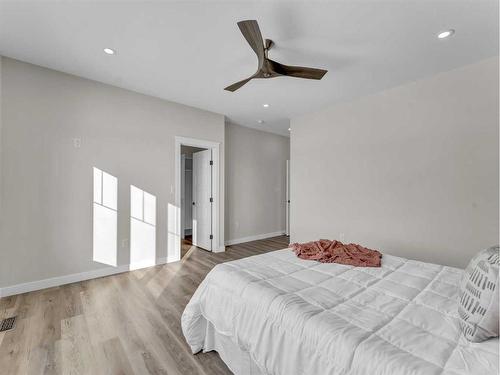 33 Dunes Way, Desert Blume, AB - Indoor Photo Showing Bedroom