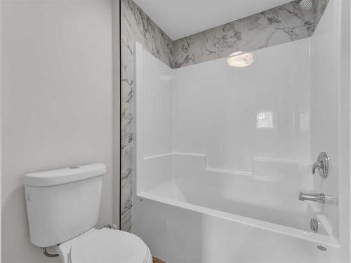 33 Dunes Way, Desert Blume, AB - Indoor Photo Showing Bathroom