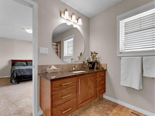 11203 Highway 41, Rural Cypress County, AB - Indoor Photo Showing Bathroom