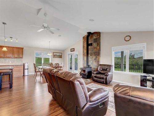 11203 Highway 41, Rural Cypress County, AB - Indoor Photo Showing Living Room