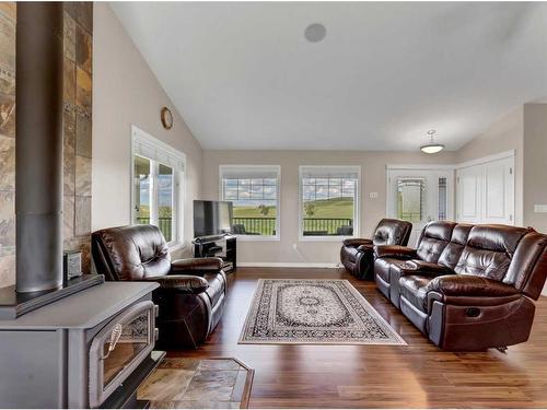 11203 Highway 41, Rural Cypress County, AB - Indoor Photo Showing Living Room