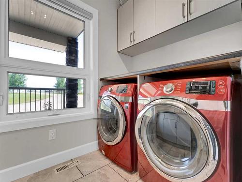 7-12331 Range Road 72, Rural Cypress County, AB - Indoor Photo Showing Laundry Room