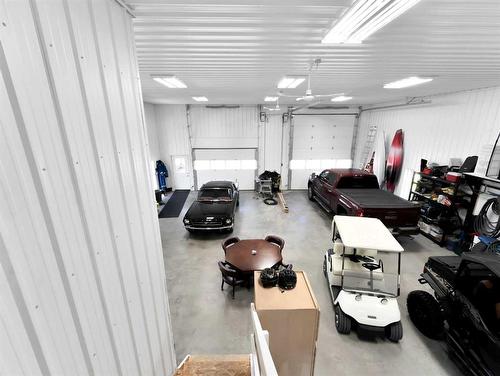 7-12331 Range Road 72, Rural Cypress County, AB - Indoor Photo Showing Garage