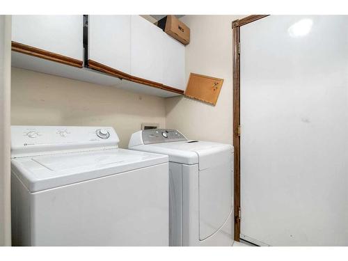 32 Fairview Close, Brooks, AB - Indoor Photo Showing Laundry Room