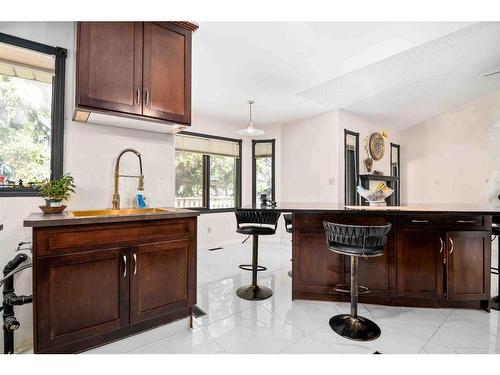 32 Fairview Close, Brooks, AB - Indoor Photo Showing Kitchen