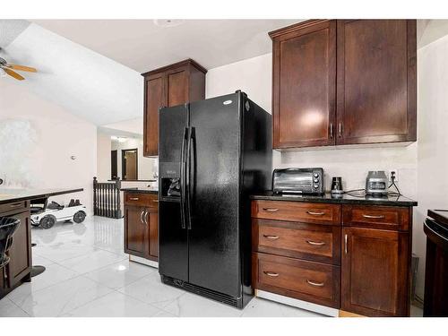 32 Fairview Close, Brooks, AB - Indoor Photo Showing Kitchen