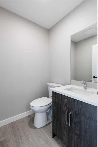170 Somerset Way Se, Medicine Hat, AB - Indoor Photo Showing Bathroom