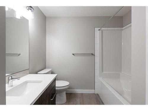 170 Somerset Way Se, Medicine Hat, AB - Indoor Photo Showing Bathroom