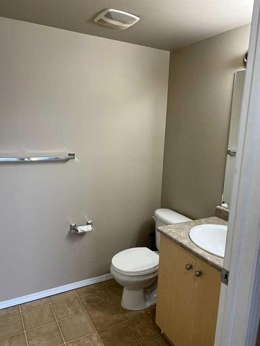 201-1616 Saamis Drive Nw, Medicine Hat, AB - Indoor Photo Showing Bathroom