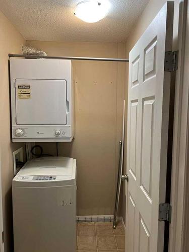 201-1616 Saamis Drive Nw, Medicine Hat, AB - Indoor Photo Showing Laundry Room