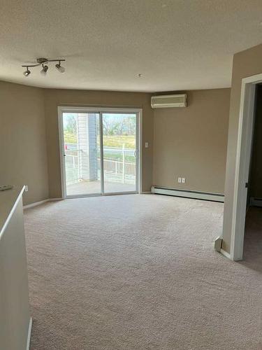 201-1616 Saamis Drive Nw, Medicine Hat, AB - Indoor Photo Showing Other Room