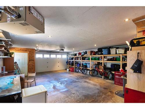 12 Cottonwood Close Sw, Medicine Hat, AB - Indoor Photo Showing Garage