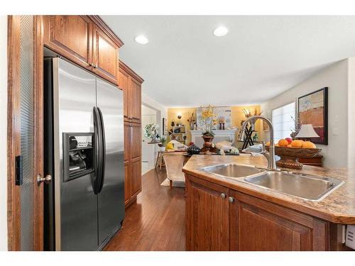 190 Terrace View Ne, Medicine Hat, AB - Indoor Photo Showing Kitchen With Double Sink