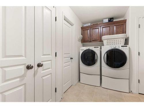 190 Terrace View Ne, Medicine Hat, AB - Indoor Photo Showing Laundry Room