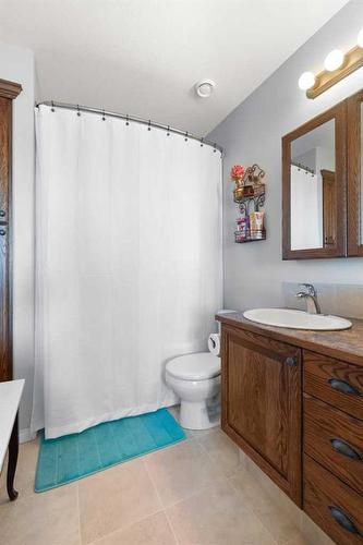 190 Terrace View Ne, Medicine Hat, AB - Indoor Photo Showing Bathroom