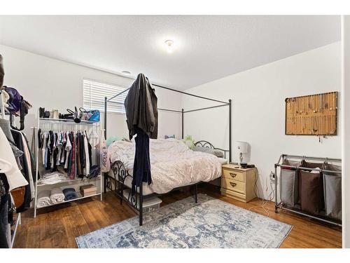 190 Terrace View Ne, Medicine Hat, AB - Indoor Photo Showing Bedroom