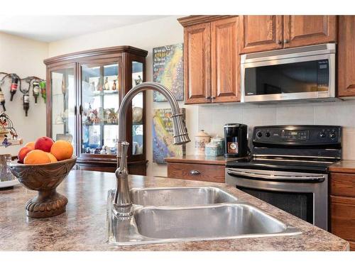 190 Terrace View Ne, Medicine Hat, AB - Indoor Photo Showing Kitchen With Double Sink