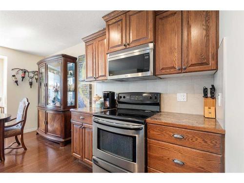 190 Terrace View Ne, Medicine Hat, AB - Indoor Photo Showing Kitchen