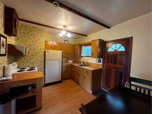 14 5 Avenue, Rural Cypress County, AB - Indoor Photo Showing Kitchen