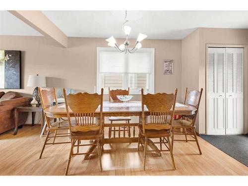 24 Sunflower Court Se, Medicine Hat, AB - Indoor Photo Showing Dining Room