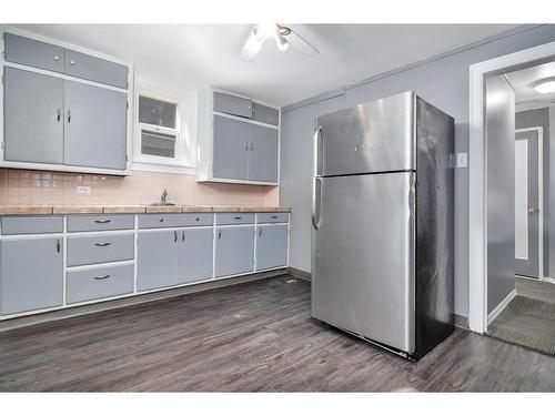 575 5 Street Se, Medicine Hat, AB - Indoor Photo Showing Kitchen