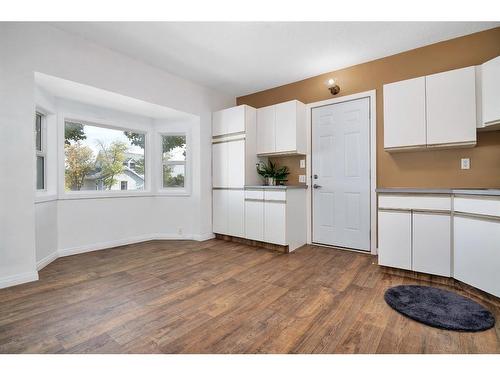 575 5 Street Se, Medicine Hat, AB - Indoor Photo Showing Kitchen