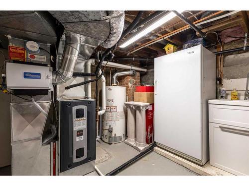 127 1 Street Sw, Medicine Hat, AB - Indoor Photo Showing Basement