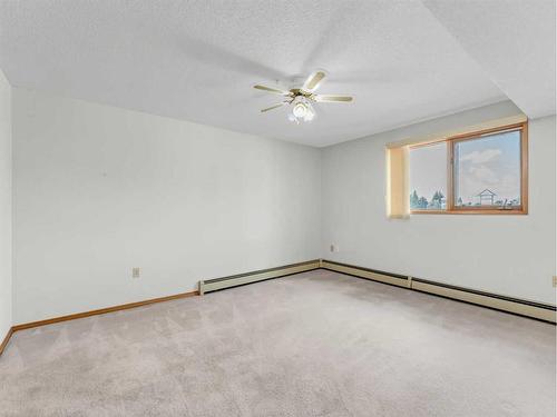 114-3021 13 Avenue Se, Medicine Hat, AB - Indoor Photo Showing Other Room