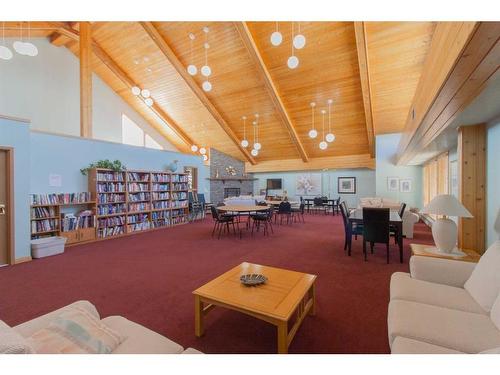 114-3021 13 Avenue Se, Medicine Hat, AB - Indoor Photo Showing Living Room