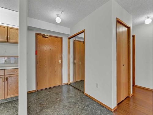 114-3021 13 Avenue Se, Medicine Hat, AB - Indoor Photo Showing Other Room