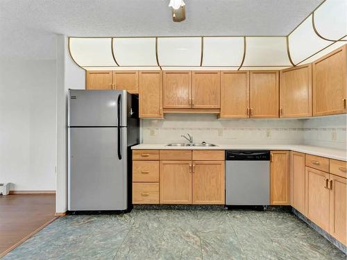 114-3021 13 Avenue Se, Medicine Hat, AB - Indoor Photo Showing Kitchen With Double Sink