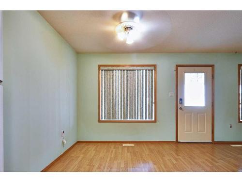 7 2 Street Se, Redcliff, AB - Indoor Photo Showing Other Room