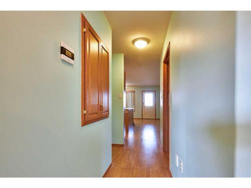 7 2 Street Se, Redcliff, AB - Indoor Photo Showing Other Room