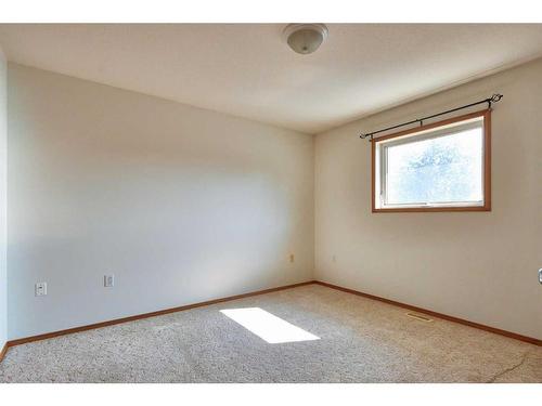 7 2 Street Se, Redcliff, AB - Indoor Photo Showing Other Room