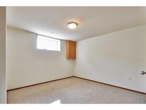 7 2 Street Se, Redcliff, AB - Indoor Photo Showing Other Room