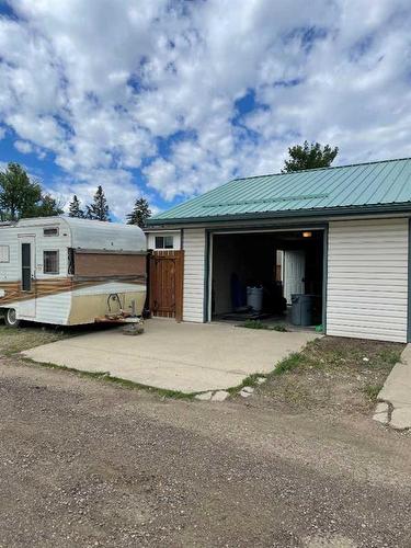 7 2 Street Se, Redcliff, AB - Outdoor