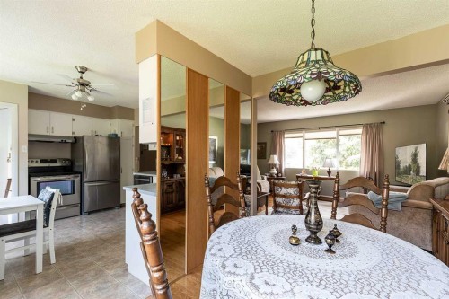 242 11Th Street Ne, Medicine Hat, AB - Indoor Photo Showing Dining Room