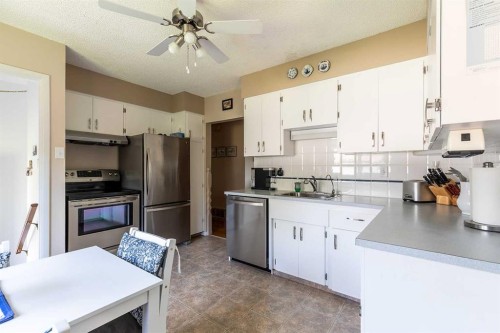 242 11Th Street Ne, Medicine Hat, AB - Indoor Photo Showing Kitchen With Stainless Steel Kitchen