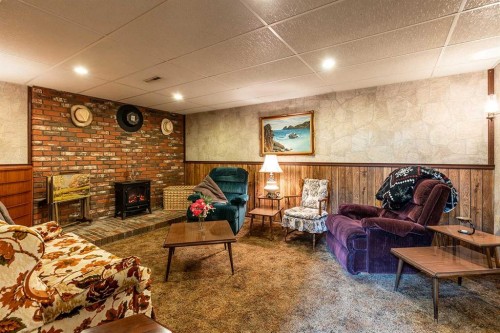 242 11Th Street Ne, Medicine Hat, AB - Indoor With Fireplace