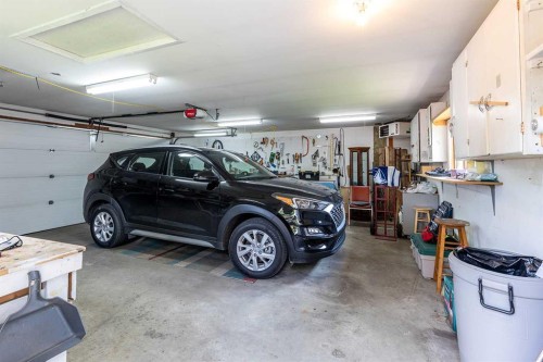 242 11Th Street Ne, Medicine Hat, AB - Indoor Photo Showing Garage