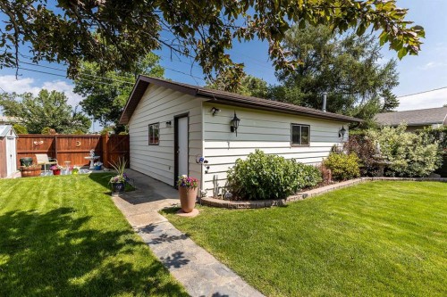 242 11Th Street Ne, Medicine Hat, AB - Outdoor