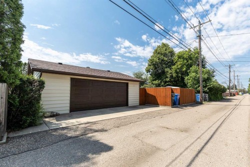 242 11Th Street Ne, Medicine Hat, AB - Outdoor With Exterior