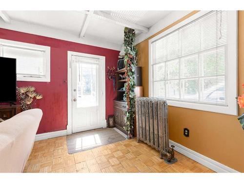 271 1 Street Se, Medicine Hat, AB - Indoor Photo Showing Other Room