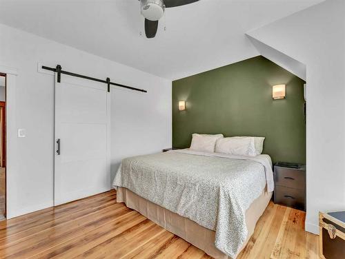 116 5 Street Se, Medicine Hat, AB - Indoor Photo Showing Bedroom