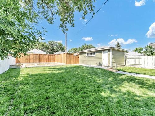 116 5 Street Se, Medicine Hat, AB - Outdoor With Backyard