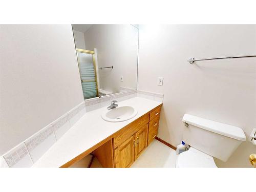 35 Park Meadows Place Se, Medicine Hat, AB - Indoor Photo Showing Bathroom