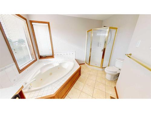 35 Park Meadows Place Se, Medicine Hat, AB - Indoor Photo Showing Bathroom