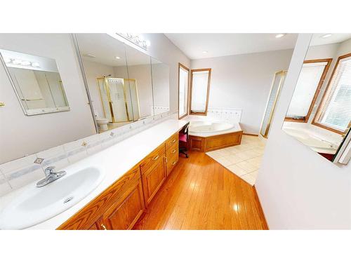 35 Park Meadows Place Se, Medicine Hat, AB - Indoor Photo Showing Bathroom